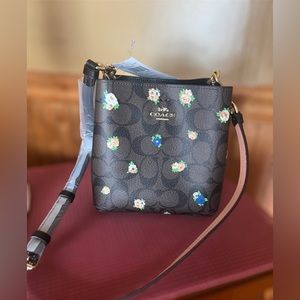 Authentic Coach Mini Town bucket bag in vintage mini rose print (BNWT)!!